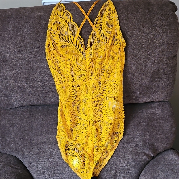 NWT Yellow Lace Bodysuit SZ 8 - Picture 1 of 4